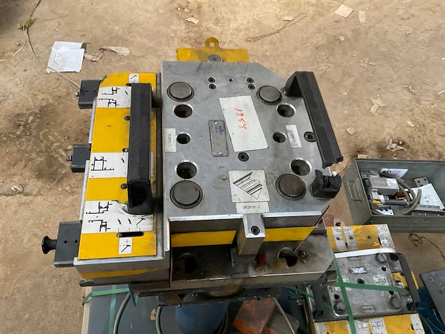 2004 schüco basispresse pneumatische aluminium profiel hoekpers - afbeelding 28 van  30