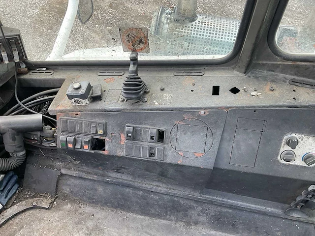 2004 terberg rt222 4x4 terminaltrekker - afbeelding 3 van  17