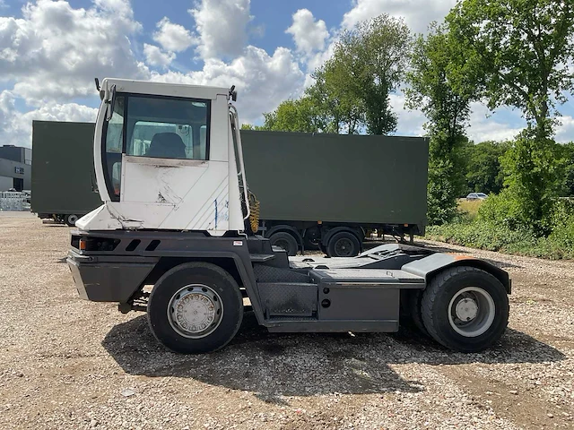 2004 terberg rt222 4x4 terminaltrekker - afbeelding 10 van  17