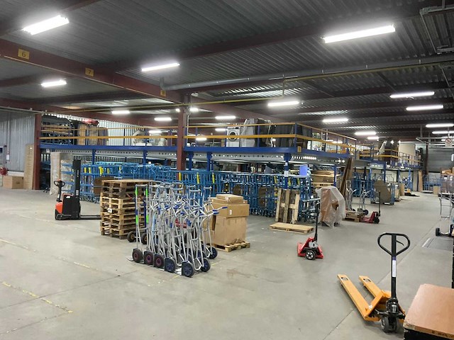 2004 twinfloor entresolvloer 40x33mtr - afbeelding 1 van  8