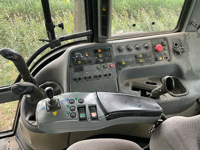 2004 valtra m120 vierwielaangedreven landbouwtractor - afbeelding 18 van  40