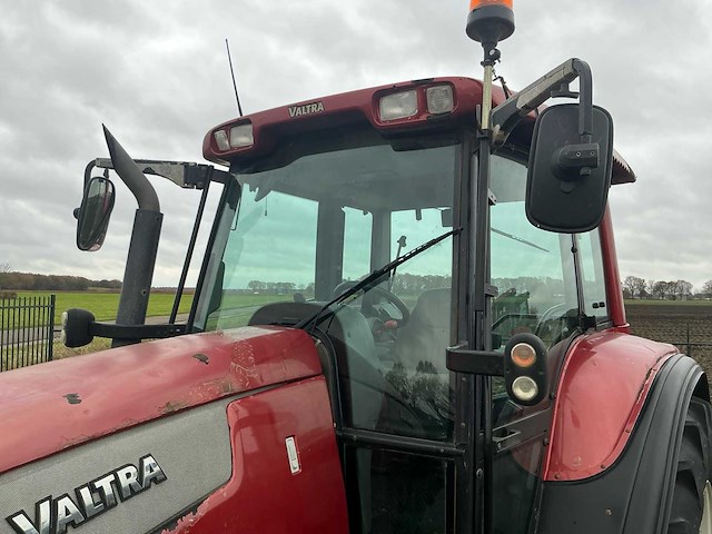 2004 valtra t120 vierwielaangedreven landbouwtractor - afbeelding 6 van  28