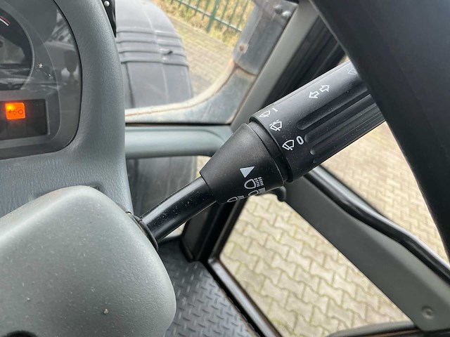 2004 valtra t120 vierwielaangedreven landbouwtractor - afbeelding 11 van  28