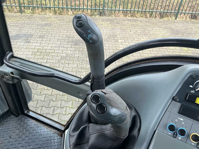 2004 valtra t120 vierwielaangedreven landbouwtractor - afbeelding 16 van  28