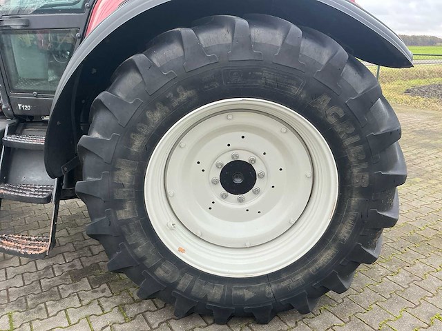 2004 valtra t120 vierwielaangedreven landbouwtractor - afbeelding 24 van  28