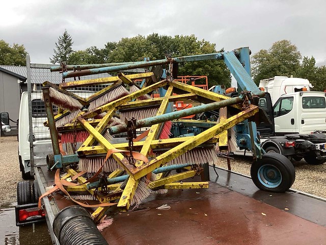 2004 veegmachines giant aansluiting - afbeelding 1 van  4