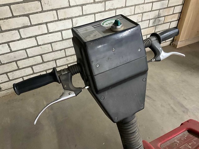 2004 verhagen lion l8000 veegmachine - afbeelding 13 van  13