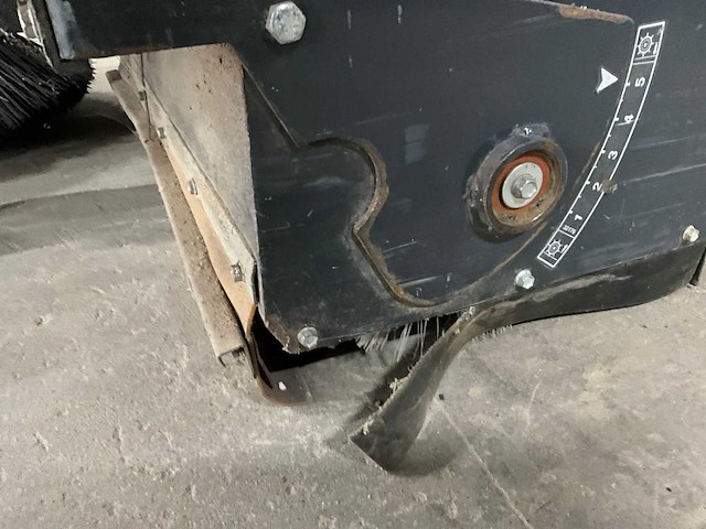 2004 verhagen lion l8000 veegmachine - afbeelding 11 van  13