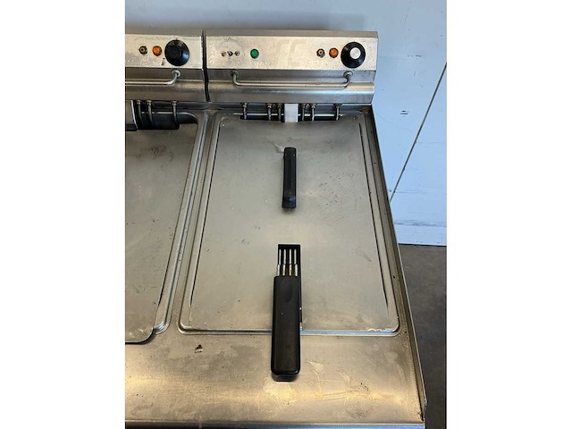 2004 visvardis fe15+15 dubbele elektrische friteuse - afbeelding 2 van  5