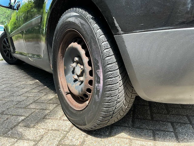 2004 volkswagen golf 1.6 fsi trendline personenauto - afbeelding 7 van  37
