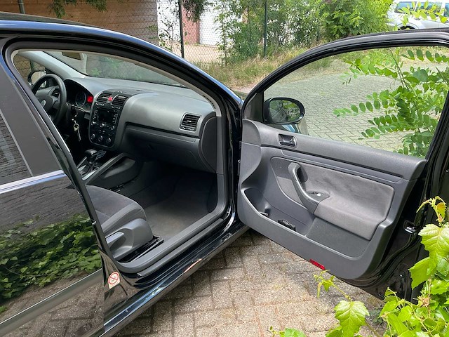2004 volkswagen golf 1.6 fsi trendline personenauto - afbeelding 16 van  37