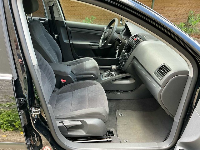2004 volkswagen golf 1.6 fsi trendline personenauto - afbeelding 17 van  37