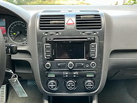 2004 volkswagen golf 1.6 fsi trendline personenauto - afbeelding 24 van  37