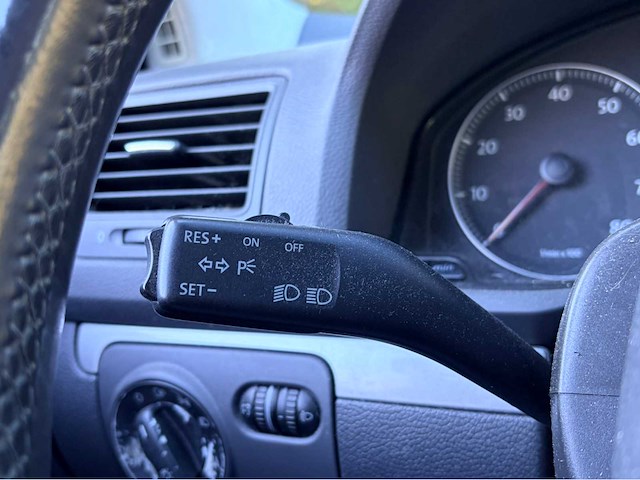 2004 volkswagen golf airco personenauto - afbeelding 1 van  10