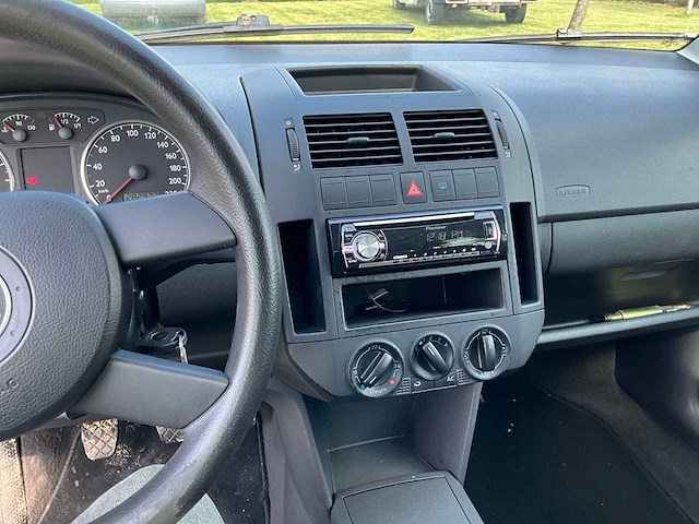 2004 volkswagen polo 1.4-16v athene personenauto - afbeelding 11 van  24