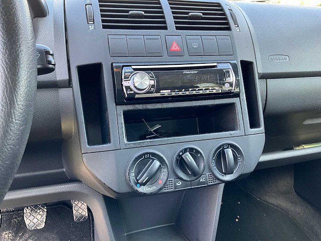 2004 volkswagen polo 1.4-16v athene personenauto - afbeelding 13 van  24