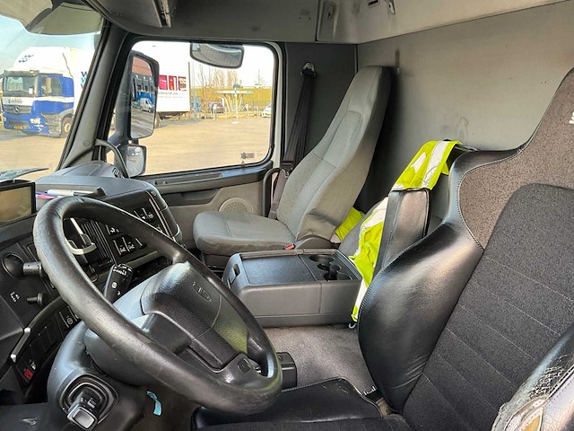 2004 volvo fm9 gesloten bakwagen - afbeelding 3 van  8