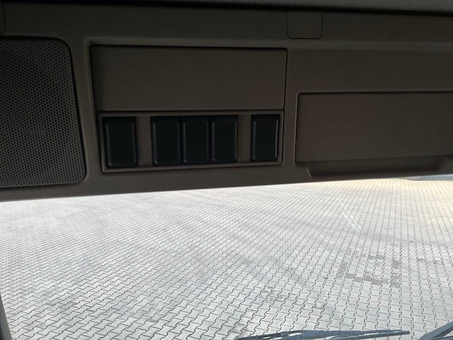 2004 volvo fm9 gesloten bakwagen - afbeelding 5 van  8