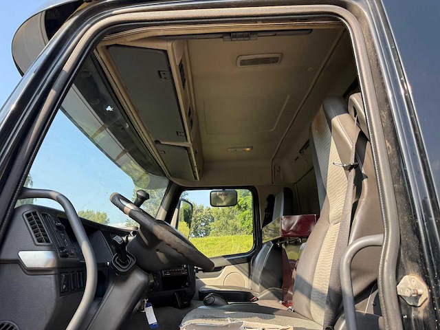 2004 volvo fmfh livestock vrachtwagen - afbeelding 18 van  51