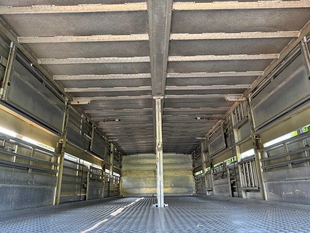 2004 volvo fmfh livestock vrachtwagen - afbeelding 20 van  51