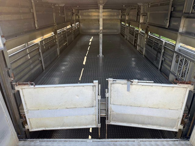 2004 volvo fmfh livestock vrachtwagen - afbeelding 22 van  51