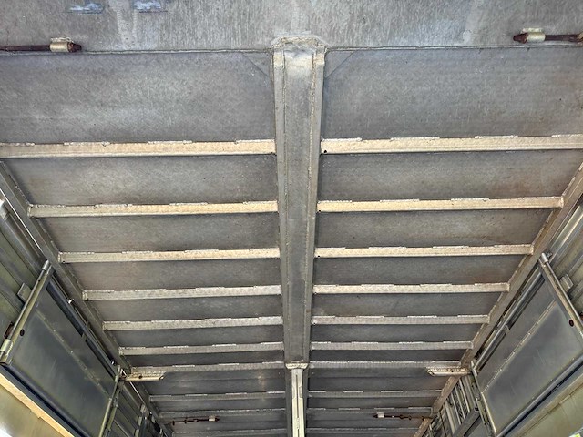 2004 volvo fmfh livestock vrachtwagen - afbeelding 23 van  51