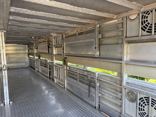 2004 volvo fmfh livestock vrachtwagen - afbeelding 33 van  51