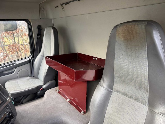 2004 volvo fmfh livestock vrachtwagen - afbeelding 48 van  51