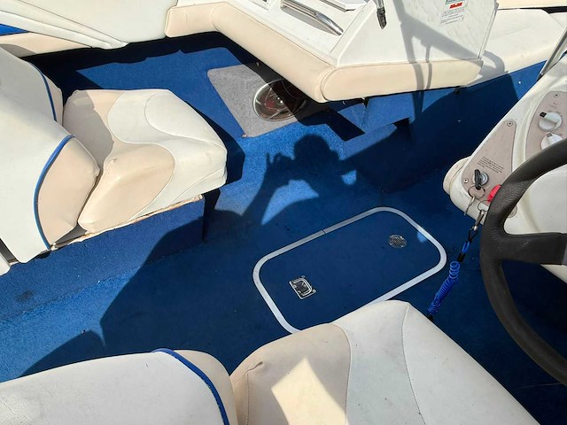 2004 wellcraft excel bowrider speedboot met stallingstrailer - afbeelding 10 van  50