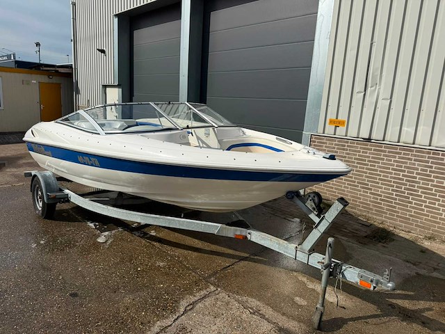 2004 wellcraft excel bowrider speedboot met stallingstrailer - afbeelding 1 van  50