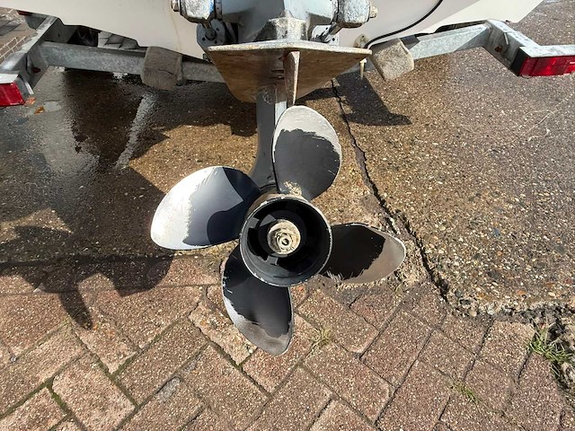 2004 wellcraft excel bowrider speedboot met stallingstrailer - afbeelding 20 van  50