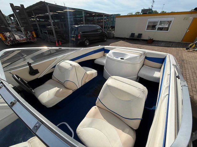 2004 wellcraft excel bowrider speedboot met stallingstrailer - afbeelding 22 van  50