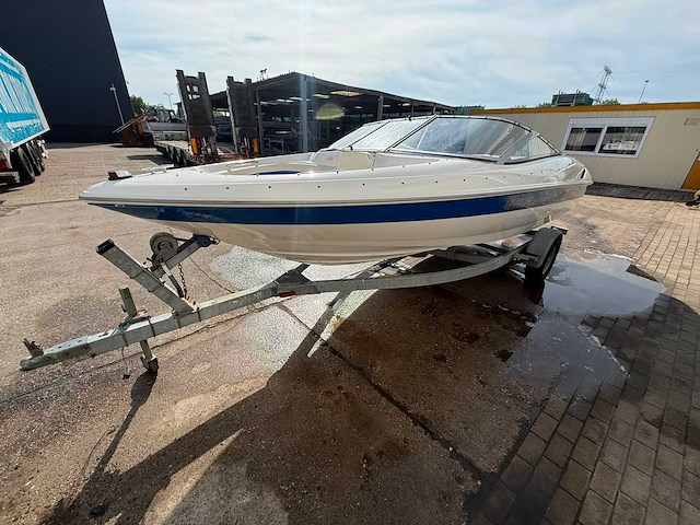 2004 wellcraft excel bowrider speedboot met stallingstrailer - afbeelding 12 van  50