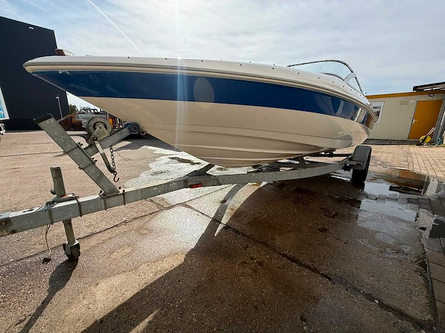 2004 wellcraft excel bowrider speedboot met stallingstrailer - afbeelding 25 van  50