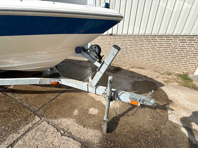 2004 wellcraft excel bowrider speedboot met stallingstrailer - afbeelding 26 van  50