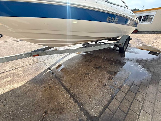 2004 wellcraft excel bowrider speedboot met stallingstrailer - afbeelding 28 van  50