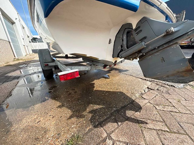 2004 wellcraft excel bowrider speedboot met stallingstrailer - afbeelding 30 van  50