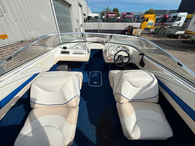 2004 wellcraft excel bowrider speedboot met stallingstrailer - afbeelding 37 van  50