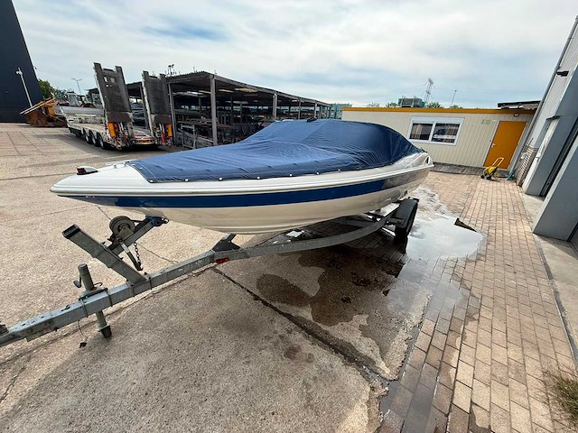 2004 wellcraft excel bowrider speedboot met stallingstrailer - afbeelding 48 van  50