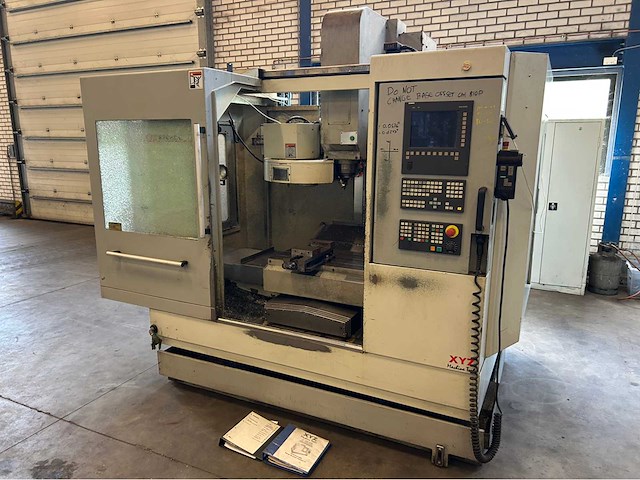 2004 xyz vmc 810 cnc universeel machinecentrum - afbeelding 8 van  14