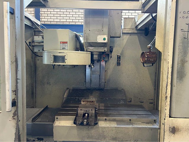 2004 xyz vmc 810 cnc universeel machinecentrum - afbeelding 11 van  14
