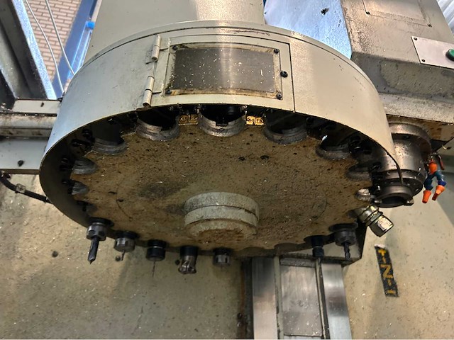 2004 xyz vmc 810 cnc universeel machinecentrum - afbeelding 12 van  14