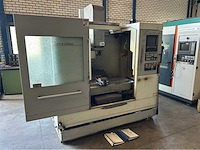 2004 xyz vmc 810 cnc universeel machinecentrum