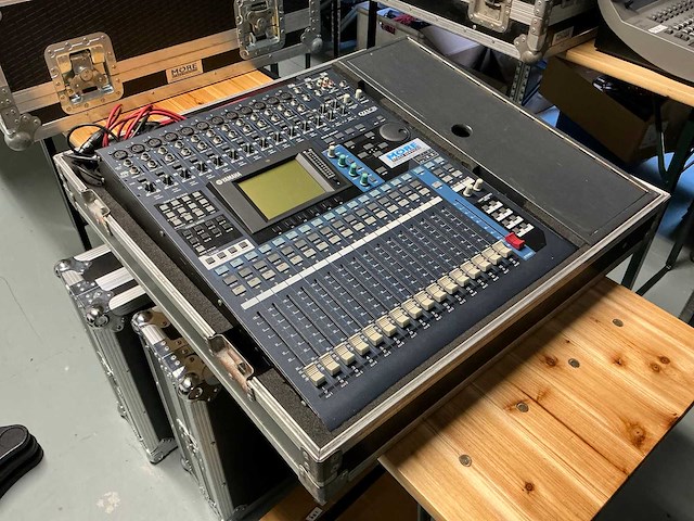 2004 yamaha 01v-96 digitale mengtafel - afbeelding 1 van  8