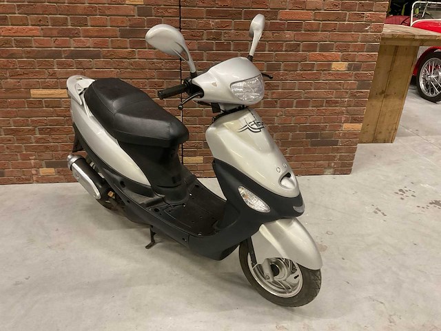 2004 zhongyu zt50qt-7 scooter - afbeelding 1 van  14
