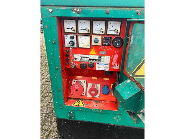 2005 - himoinsa - iveco hiw 40 - stroomgenerator noodaggregaat geluidgedempt - afbeelding 7 van  10
