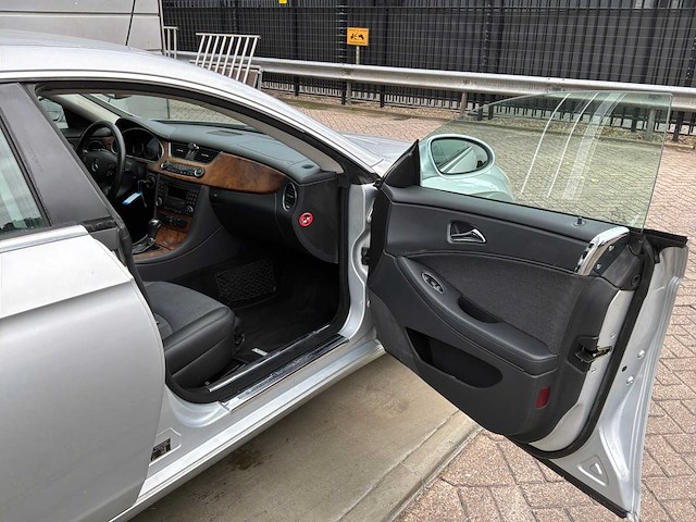 2005 - mercedes-benz - cls-klasse - 350 - personenauto - afbeelding 7 van  26