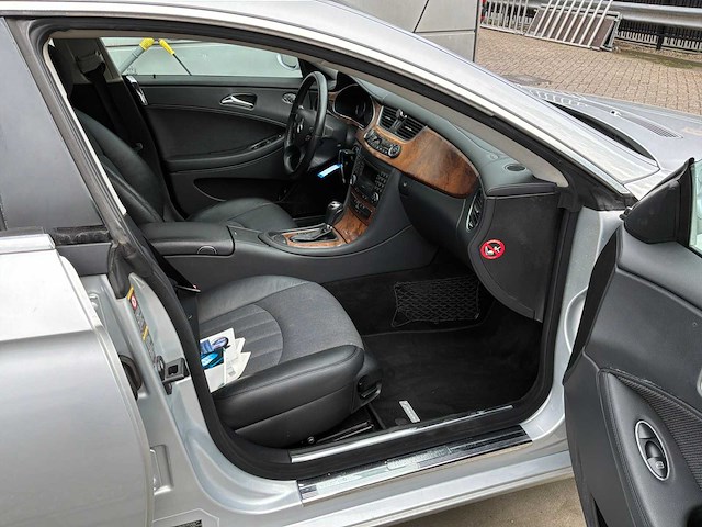 2005 - mercedes-benz - cls-klasse - 350 - personenauto - afbeelding 8 van  26
