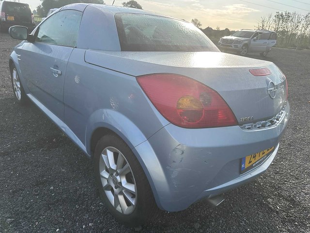 2005 - opel - tigra twintop - 1.8-16v cosmo - 24-pz-ll - afbeelding 2 van  14