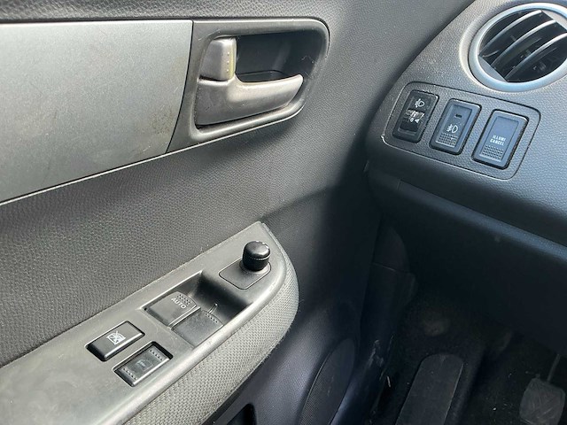 2005 - suzuki - swift - 1.3 gls - personenauto - afbeelding 2 van  3